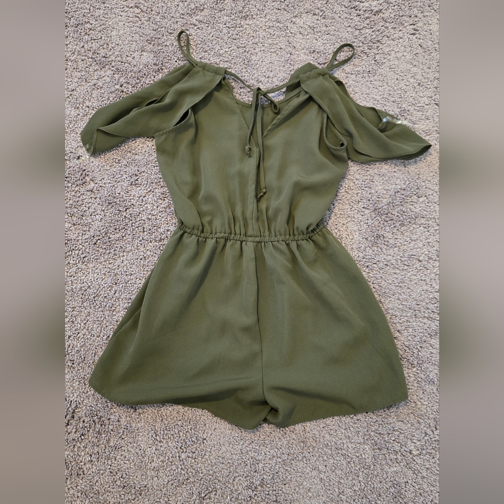 Cold Shoulder Romper - Picture 4 of 5